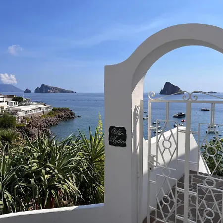 Lydia Konukevi Acquacalda